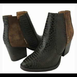 Not rated | Laura Mariano Ankle Booties